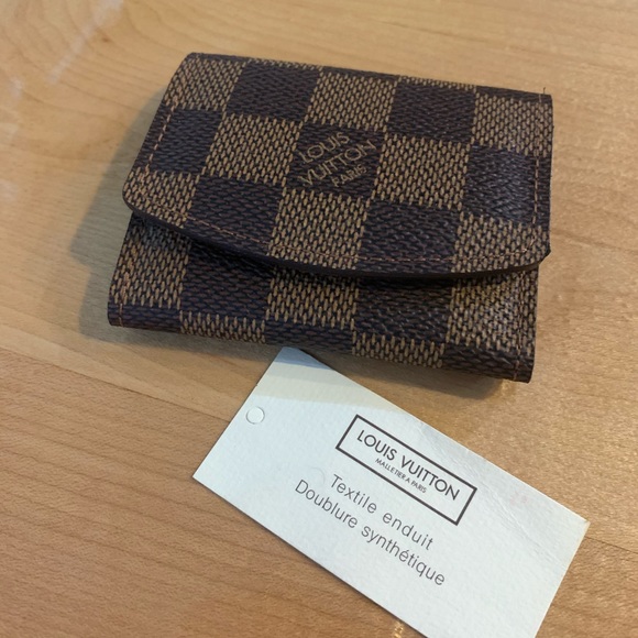 Louis Vuitton Cufflink Case - Picture 11 of 13